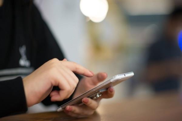 Khách hàng bị app vay tiền nhắn tin, gọi điện đòi nợ liên tục